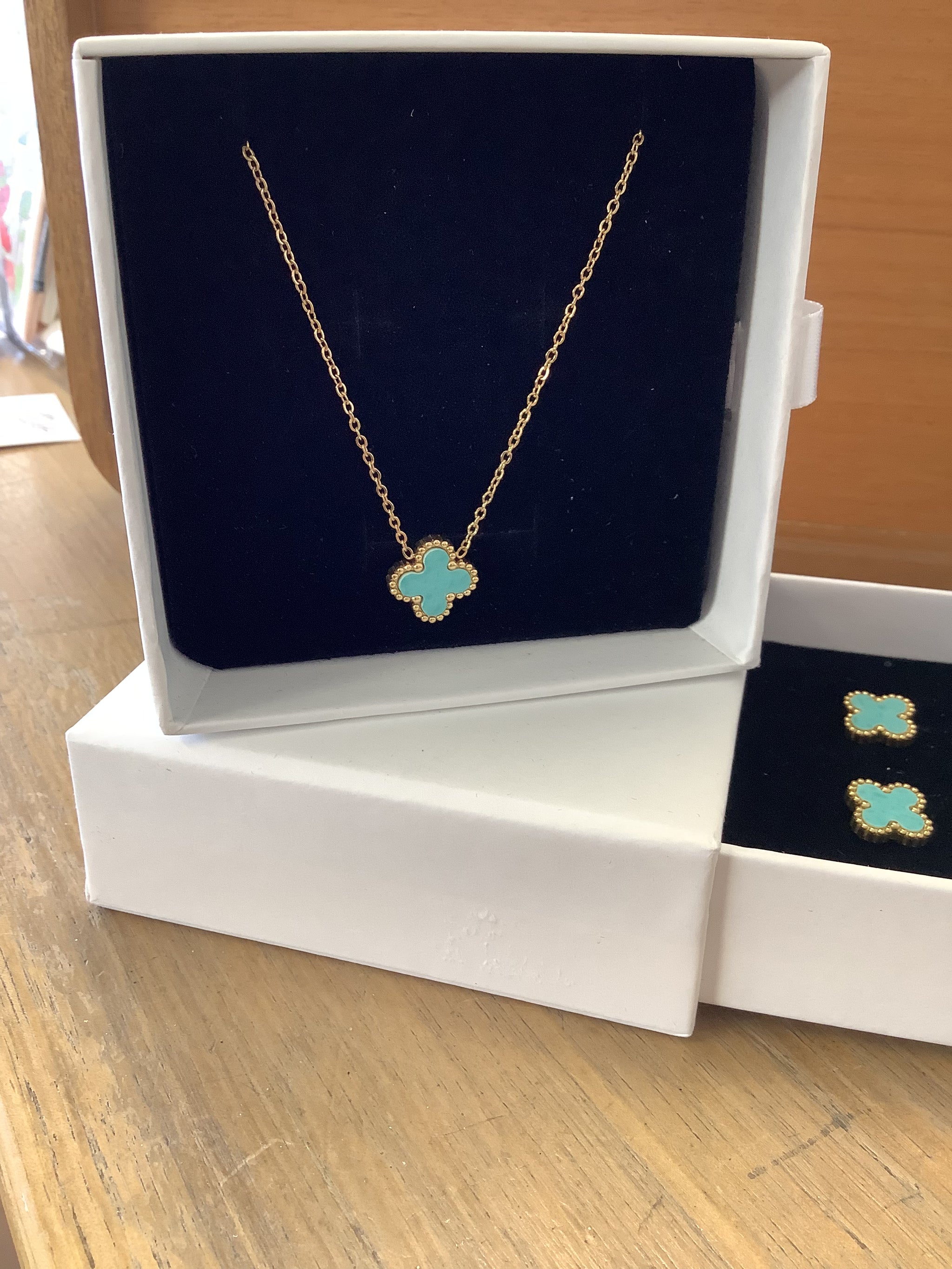 Turquoise clover necklace deals