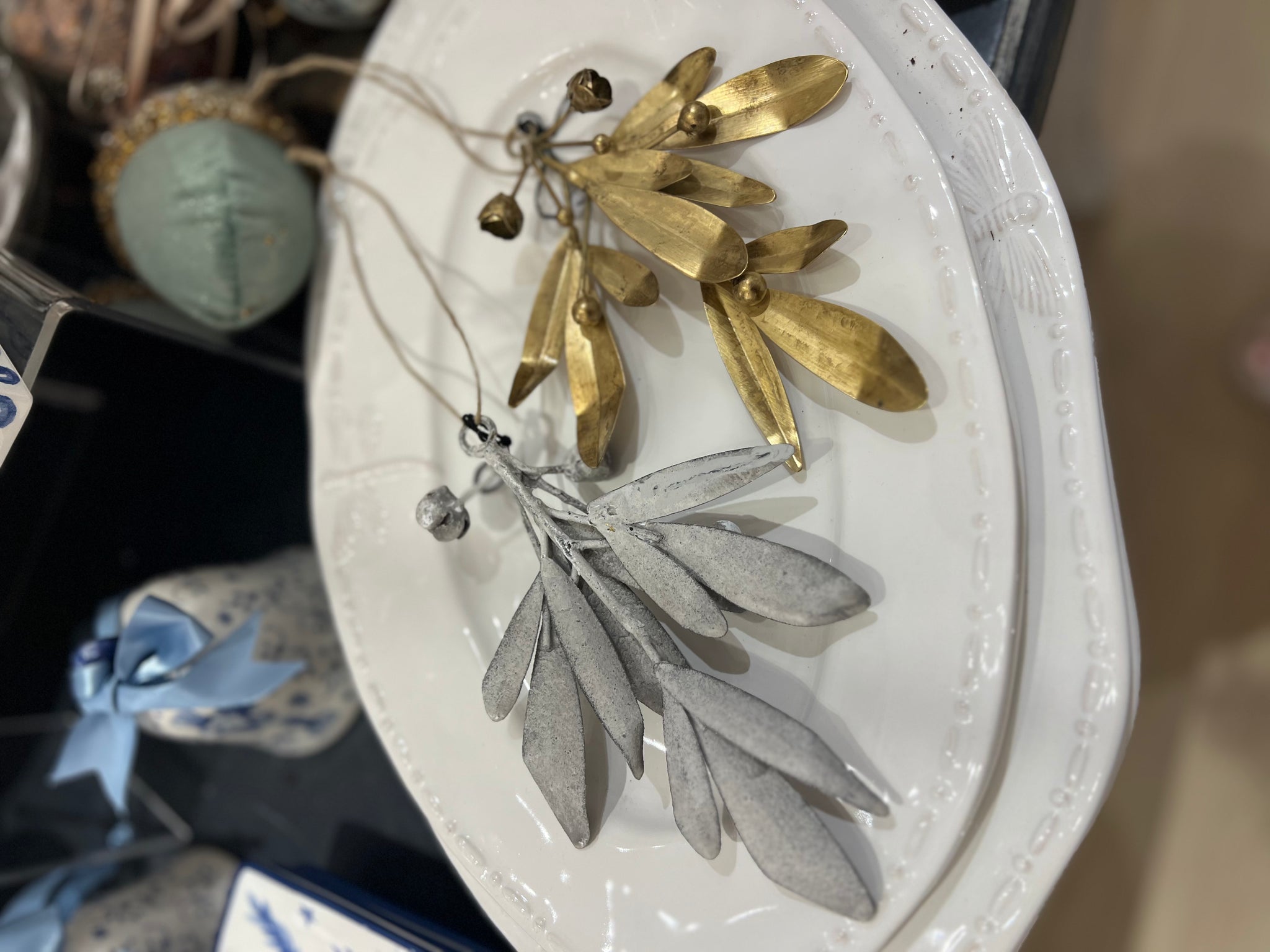 Ornate Leaf Hanging Christmas Decoration - Gold/Silver