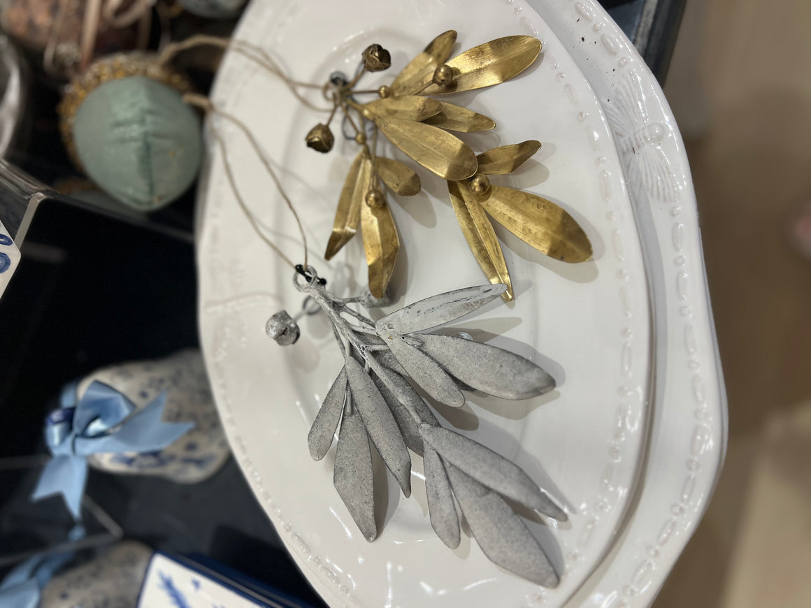 Ornate Leaf Hanging Christmas Decoration - Gold/Silver