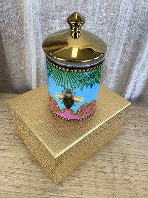 soy candle with vanilla scent and decorative bee pattern on ceramic jar