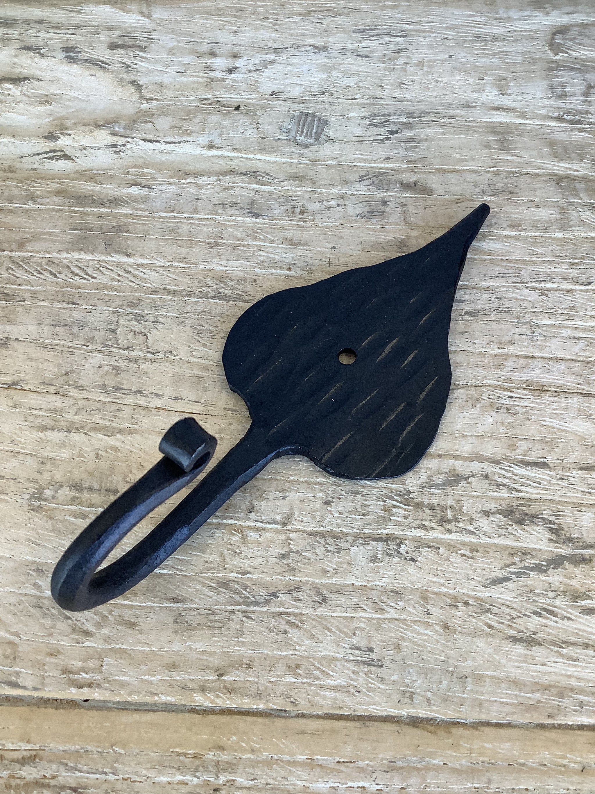 Leaf coat outlet hooks