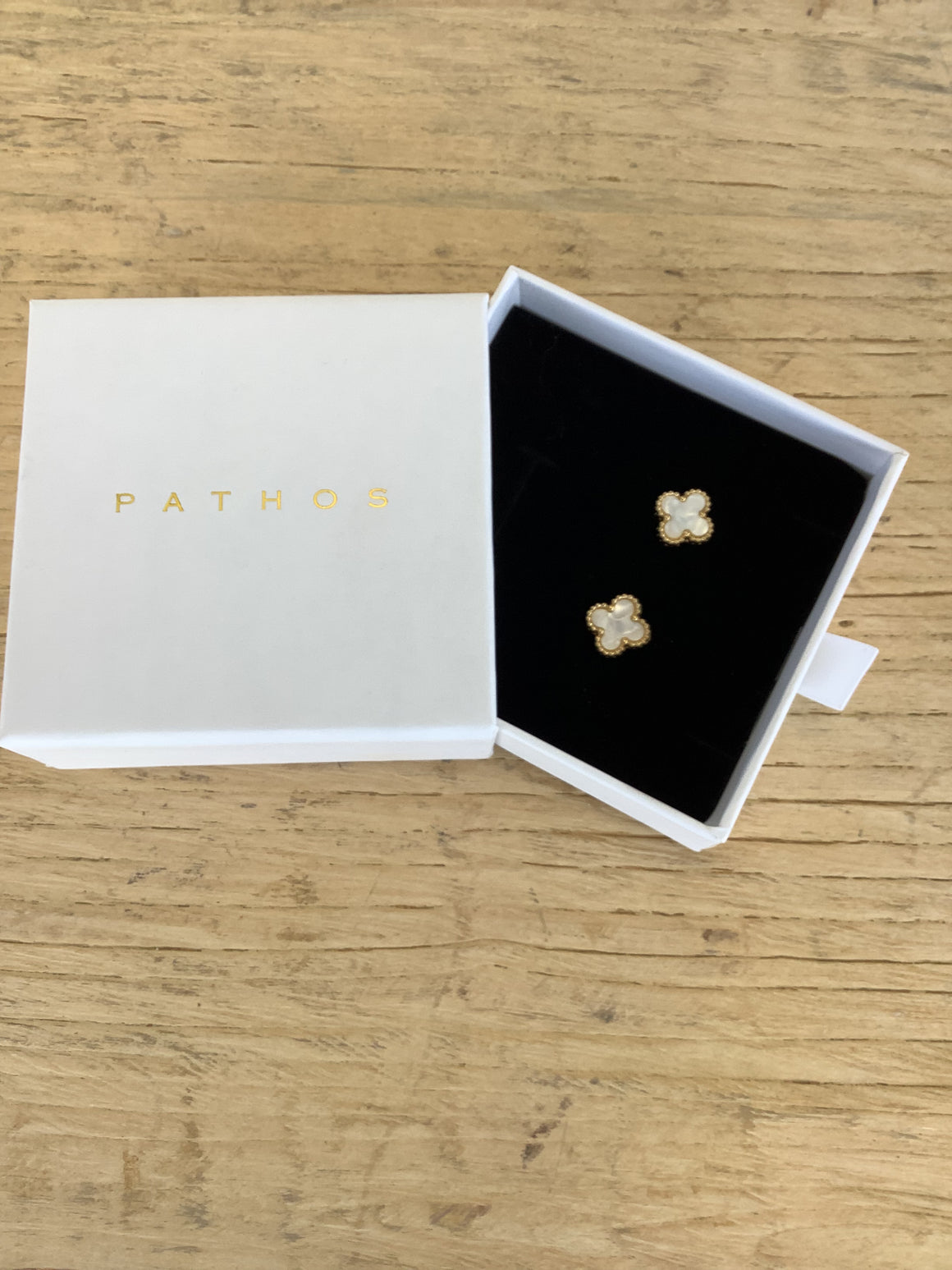 mother of pearl and gold clover shape stud earrings 